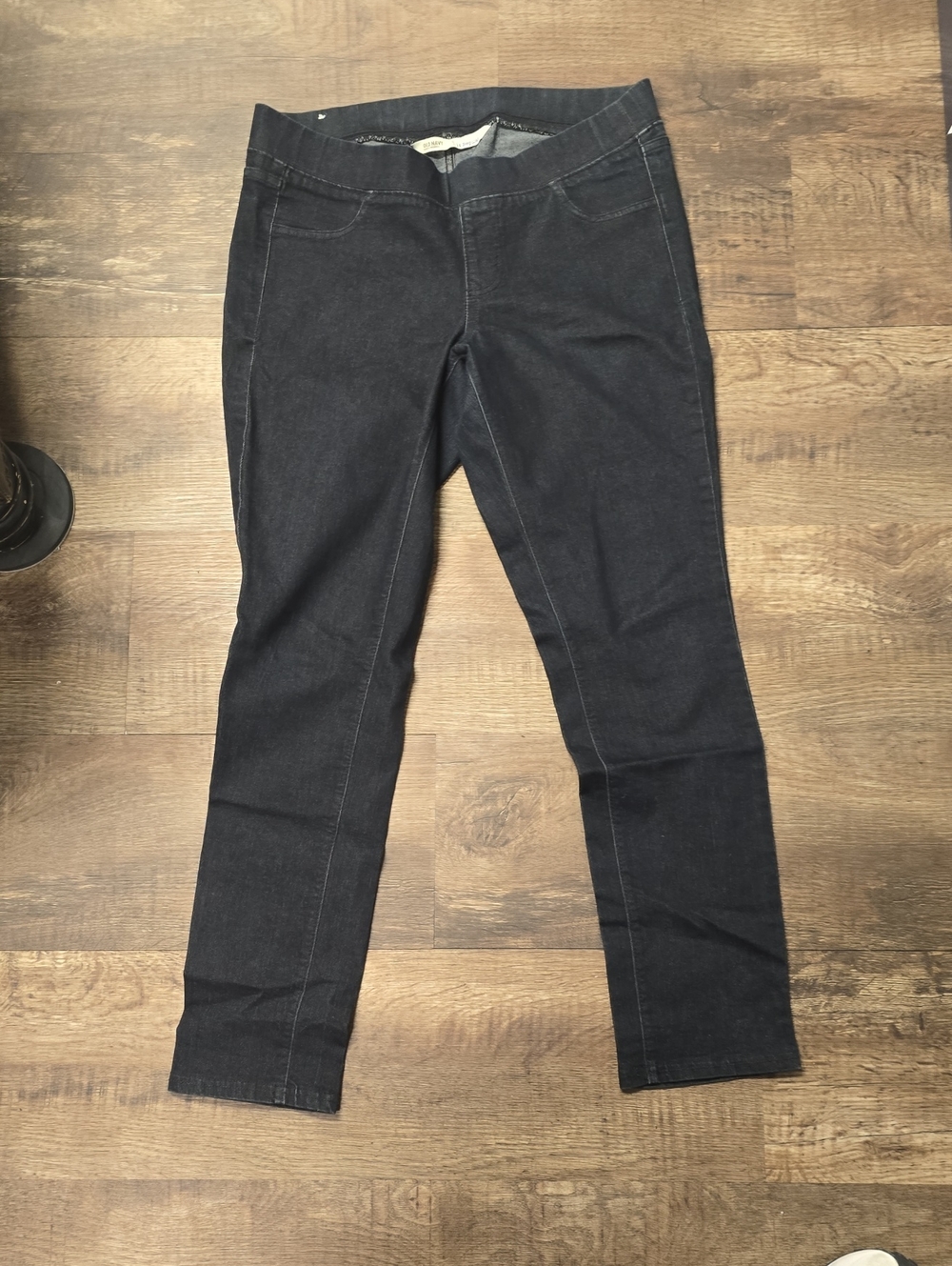 Like-New Dark Wash Skinny Jeggings